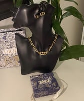 طقم سلسلة وحلق ذهبي فخم