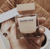 عطر نسائي بعبير المسك البودري الناعم والأنيق