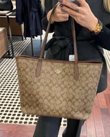 حقيبة جامعية نسائية رقم 02 بتصميم عملي وفاخر