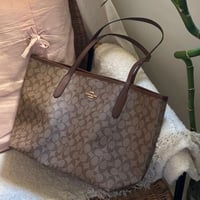 حقيبة جامعية نسائية رقم 01 بتصميم عملي وفاخر