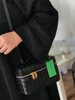 أسود