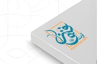 تصور ريشة كبيرة مدمجة بمشهد طبيعي يضم قلعة ونهرًا...