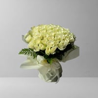 باقة ابيض وتغليف اوف وايت