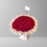 باقة حمراء انيقة