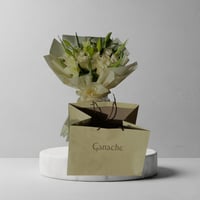 باقة جاناش كبيره أوف وايت