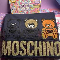 ‎تي شيرت ماركة موسكينو 3 دبب لون كُحلي