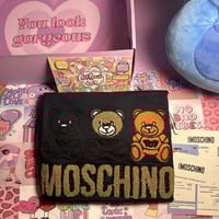 ‎تي شيرت ماركة موسكينو 3 دبب لون كُحلي