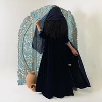 عباية مخمل كحلي بكلفه الورد