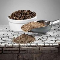 فلفل أسود حب ومطحون يبدأ بوزن 250 جرام لتتبيل الطع...