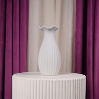 فازة ورد سيراميك ابيض