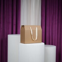 علب كرتونية مع شيال درزن