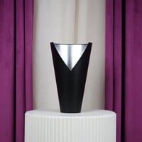 مركن ورد كرتوني أسود كبير