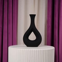 فازة ورد سيراميك اسود