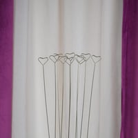 حامل كروت ذهبي شكل قلب كبير (ربطة)