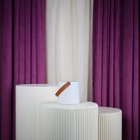 فازة ورد بلاستيك ابيض