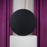 قاعدة خشب دائري كبير أسود