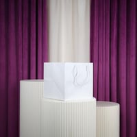 درزن أكياس ورقية مربع ابيض كبير مع شيال ابيض