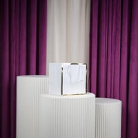 أكياس مستطيل صغير ابيض وذهبي شيال درزن