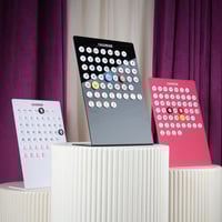 تقويم اكريليك أبيض