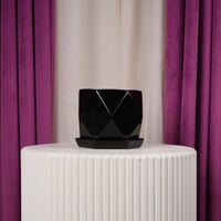 فازة ورد سيراميك وسط اسود