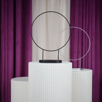 ستاند حديد أسود شكل دائرة