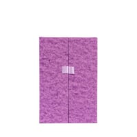 علب هدايا بشريط بنفسجي