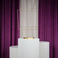 ستاند حديد ذهبي شكل مربعات