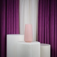 فازة ورد بلاستيك وردي