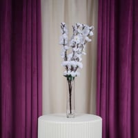 ورد صناعي أبيض