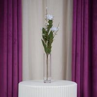 ورد صناعي أبيض