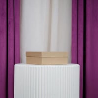 علب هدايا ومنتجات كرتوني وسط