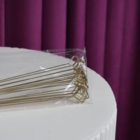 حامل كروت ذهبي شكل قلب صغير (ربطة)