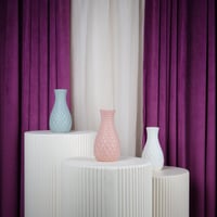 فازة ورد بلاستيك وردي