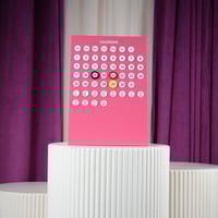 تقويم اكريليك وردي