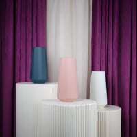 فازة ورد بلاستيك ازرق