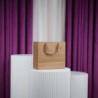 أكياس مستطيل كرتوني وسط شيال