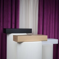 علب ورد كرتونية بيضاء بغطاء