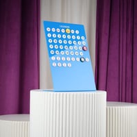 تقويم اكريليك أزرق