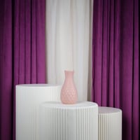 فازة ورد بلاستيك وردي