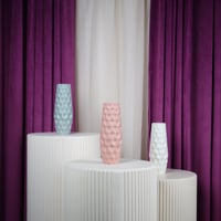 فازة ورد بلاستيك وردي