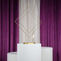 ستاند حديد شكل معين ذهبي