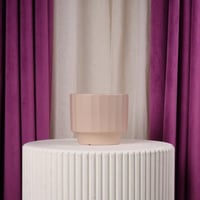 فازة ورد سيراميك وسط بيج