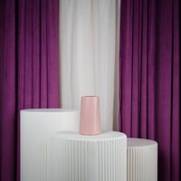 فازة ورد بلاستيك وردي