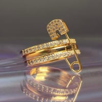 خاتم المشبك ذهبي