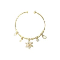 White flower bracelet gold