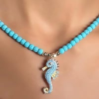 سلسال فرس البحر بأحجار الفيروز