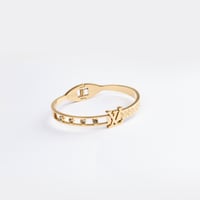 سوار LV ذهبي