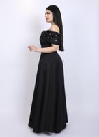 فستان سهره طويل بتصميم ناعم وتفاصيل انيقه