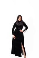 فستان مخمل بتطريز من الكم