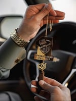 تعليقة سيارة نادي الاتحاد